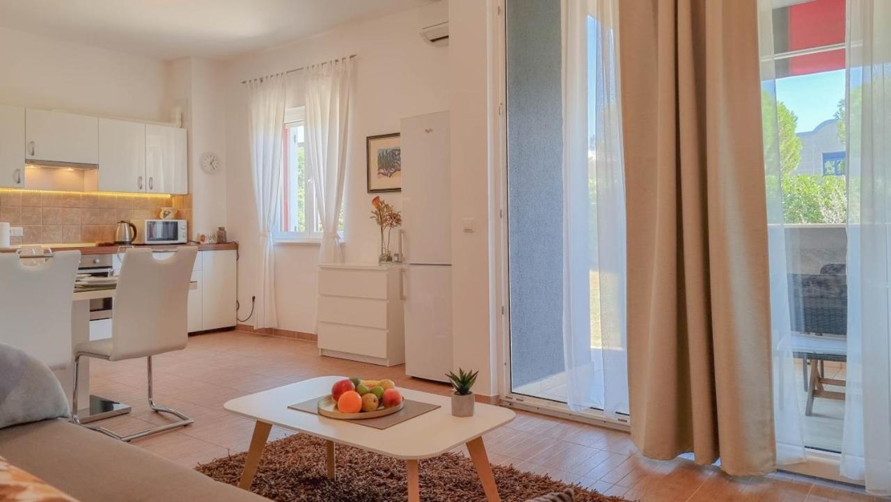 Lea Lägenhet Novigrad Istria Exteriör bild