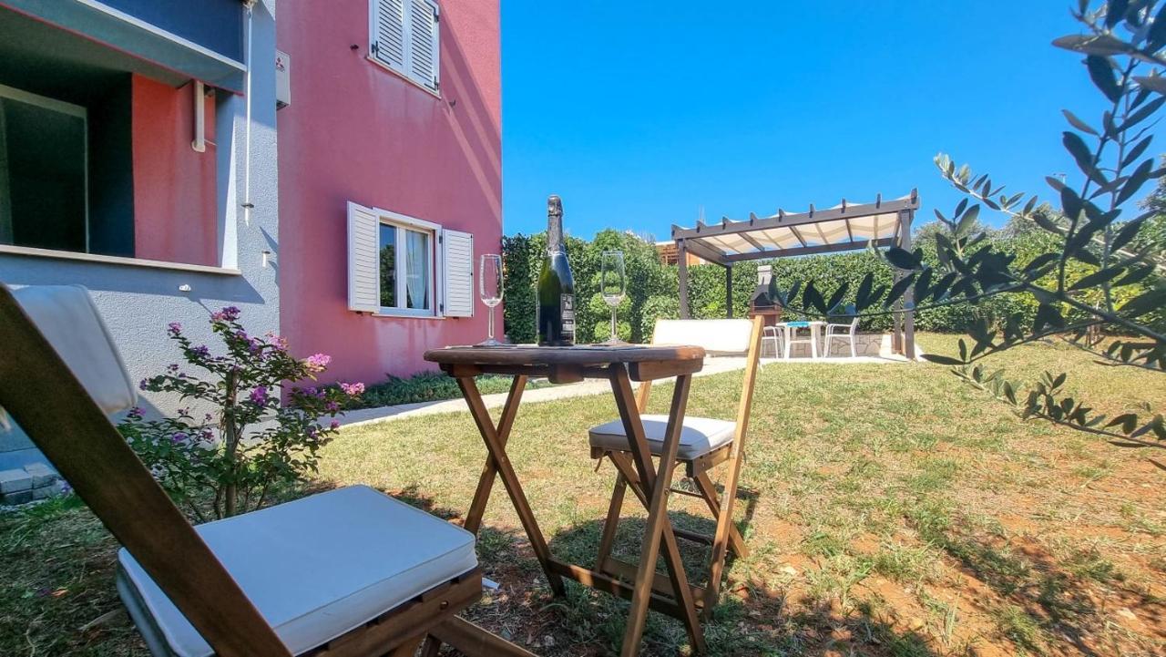 Lea Lägenhet Novigrad Istria Exteriör bild
